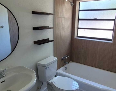 329 W Arlington Street - Photo Thumbnail 9