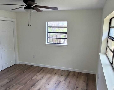 329 W Arlington Street - Photo Thumbnail 40