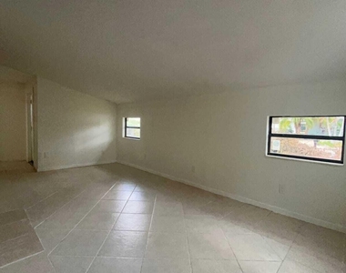 329 W Arlington Street - Photo Thumbnail 41