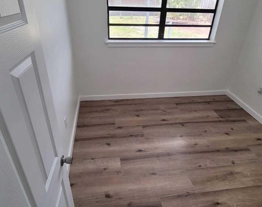 329 W Arlington Street - Photo Thumbnail 28