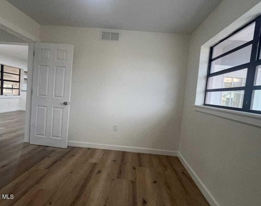 329 W Arlington Street - Photo Thumbnail 39