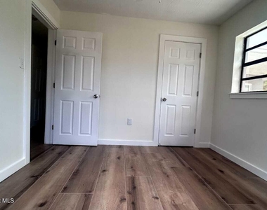 329 W Arlington Street - Photo Thumbnail 35