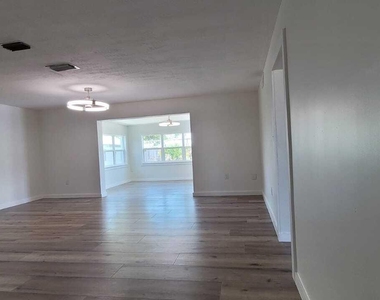 329 W Arlington Street - Photo Thumbnail 2