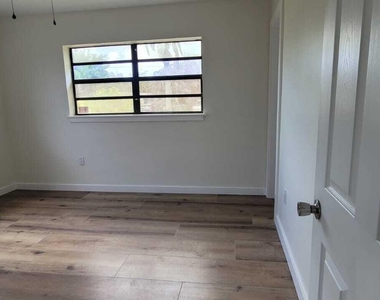 329 W Arlington Street - Photo Thumbnail 38