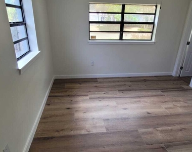 329 W Arlington Street - Photo Thumbnail 33