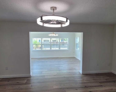 329 W Arlington Street - Photo Thumbnail 3