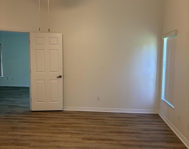 2361 White Sands Court Ne - Photo Thumbnail 9