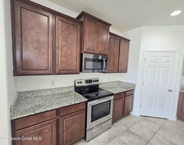 1723 Musgrass Circle - Photo Thumbnail 4