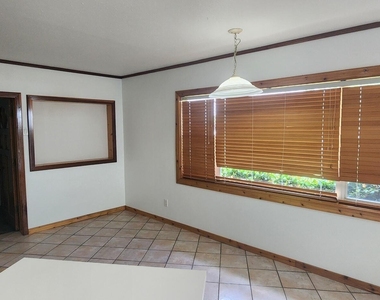 485 N Shore Drive - Photo Thumbnail 11