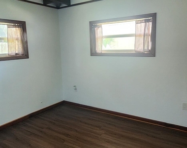 485 N Shore Drive - Photo Thumbnail 24