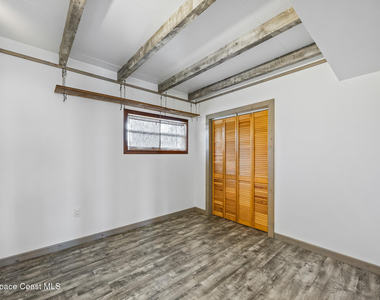 485 N Shore Drive - Photo Thumbnail 10