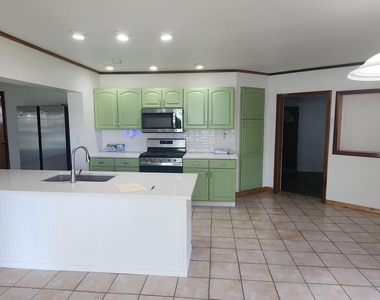 485 N Shore Drive - Photo Thumbnail 10