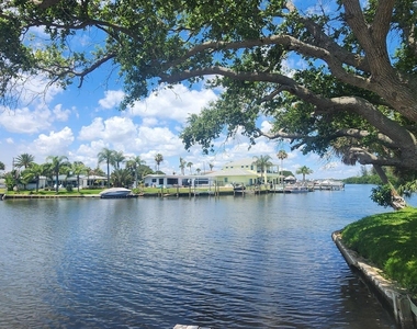 485 N Shore Drive - Photo Thumbnail 3