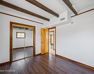 485 N Shore Drive - Photo Thumbnail 11