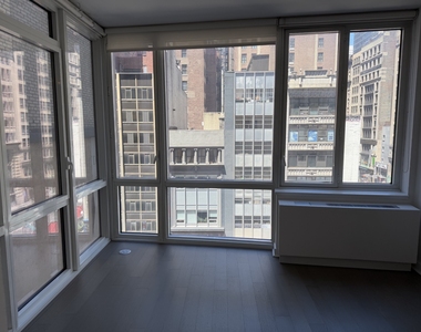 5th Avenue - Photo Thumbnail 12