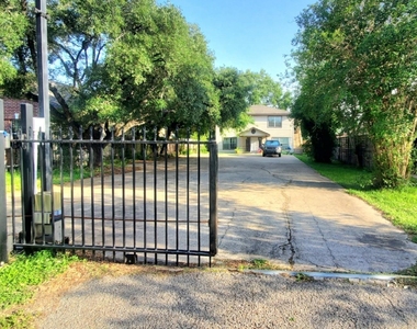 512 Avenue A - Photo Thumbnail 16