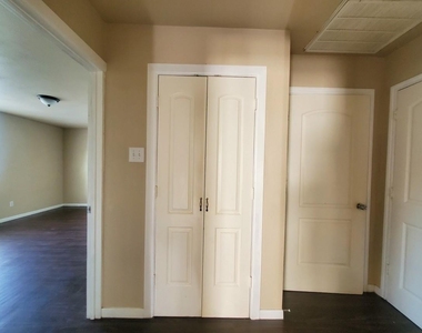 512 Avenue A - Photo Thumbnail 13