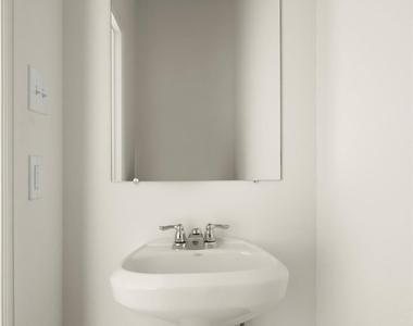 688 Amesbury - Photo Thumbnail 6