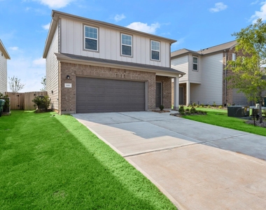 688 Amesbury - Photo Thumbnail 2
