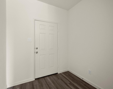 688 Amesbury - Photo Thumbnail 5