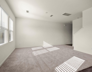 688 Amesbury - Photo Thumbnail 9