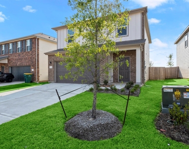 688 Amesbury - Photo Thumbnail 3