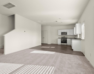 688 Amesbury - Photo Thumbnail 10