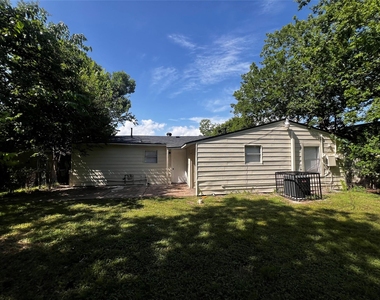 5402 Lyndhurst Drive - Photo Thumbnail 7