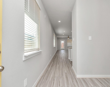 3020 Gunnersbury Drive - Photo Thumbnail 4