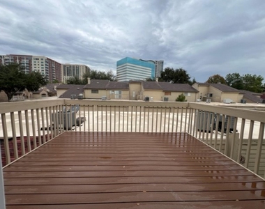 967 Memorial Village Drive - Photo Thumbnail 11