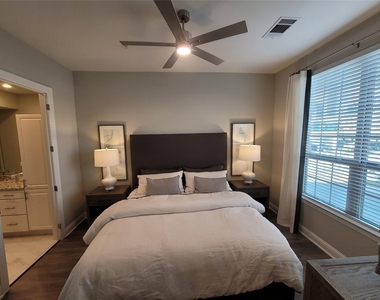 2111 Austin Street - Photo Thumbnail 12