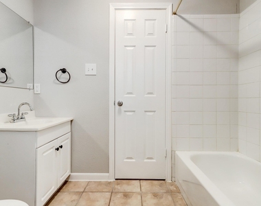 802 Stanford Street - Photo Thumbnail 5