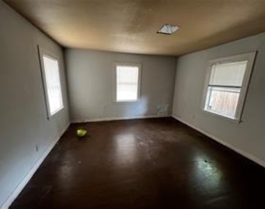 5926 Southtown Street - Photo Thumbnail 3