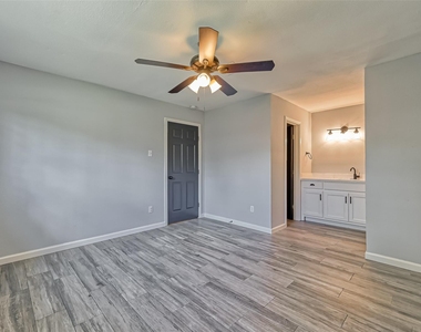 8623 Valley Forest Drive - Photo Thumbnail 25