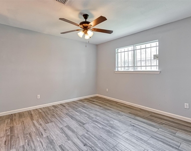 8623 Valley Forest Drive - Photo Thumbnail 23