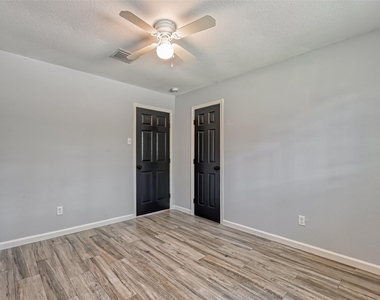 8623 Valley Forest Drive - Photo Thumbnail 19