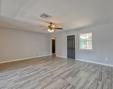 8623 Valley Forest Drive - Photo Thumbnail 10