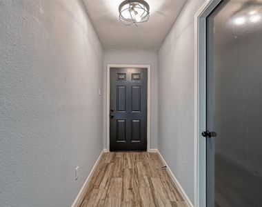 8623 Valley Forest Drive - Photo Thumbnail 7