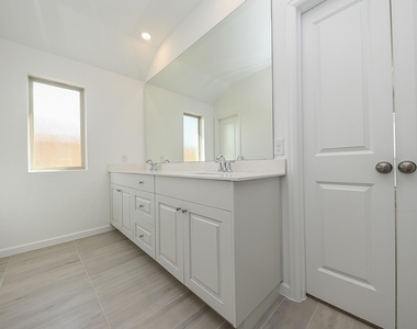 30327 Centipede Grove Lane - Photo Thumbnail 10