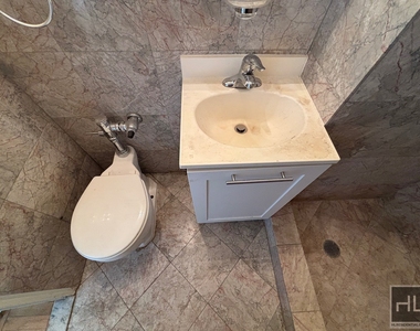 East 79th Street - Photo Thumbnail 6
