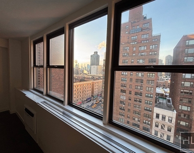 East 79th Street - Photo Thumbnail 5