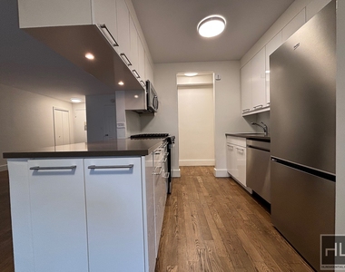 East 63 Street - Photo Thumbnail 3
