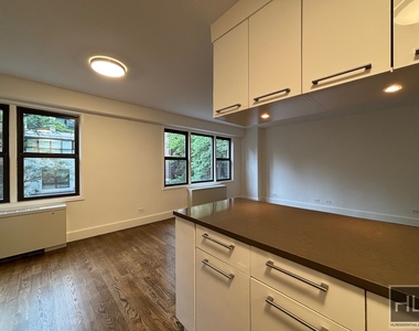 East 63 Street - Photo Thumbnail 14