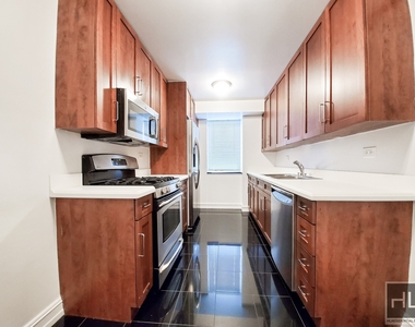 East 71st Street - Photo Thumbnail 2