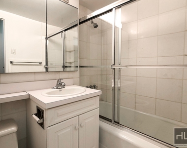 East 71st Street - Photo Thumbnail 3