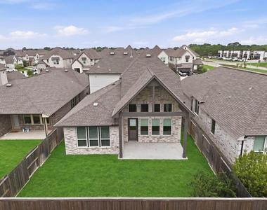 26307 Camden Canyon Avenue - Photo Thumbnail 32