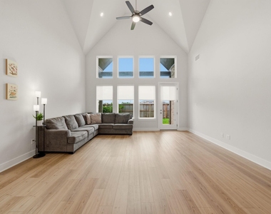 26307 Camden Canyon Avenue - Photo Thumbnail 6