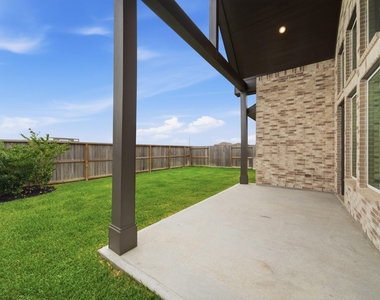 26307 Camden Canyon Avenue - Photo Thumbnail 29