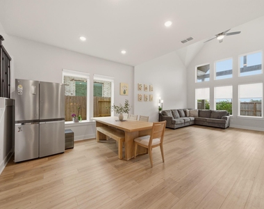 26307 Camden Canyon Avenue - Photo Thumbnail 5