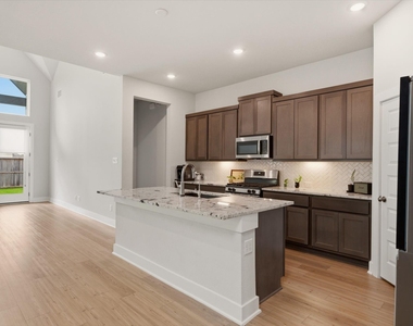 26307 Camden Canyon Avenue - Photo Thumbnail 10